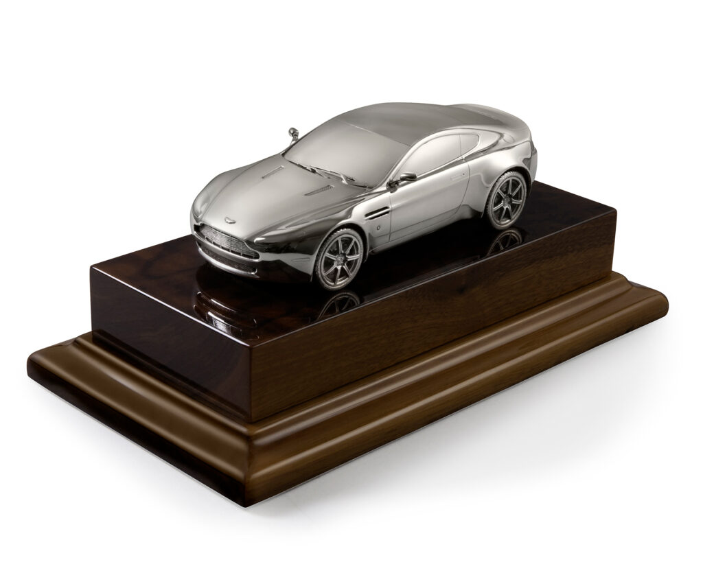 model Aston Martin 2005 AMV8 gift handmade